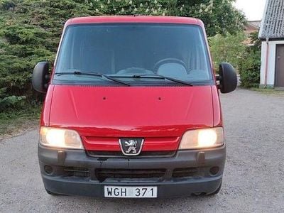 Begagnad Peugeot Boxer 101 HK (74 kW) 2004 Röd Van