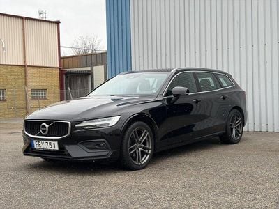 Svart Begagnad 2019 Volvo V60 Momentum Kombi | 269 900 kr (Marknadspris)