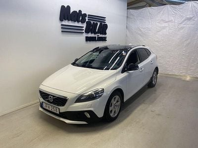 Begagnad Volvo V40 Momentum 150 HK (110 kW) 2013 Vit Halvkombi