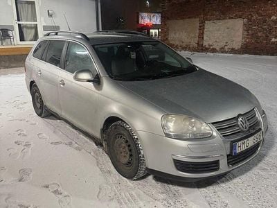 Begagnad VW Golf VI 102 HK (75 kW) 2009 Halvkombi