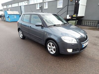 begagnad Skoda Fabia 1.2 (70hk).skatt 998kr.0,49l/mil.Bes.till 240228