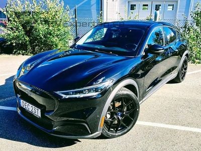 Begagnad Ford Mustang Mach-E 216 kW (294 HK) 2021 Svart SUV