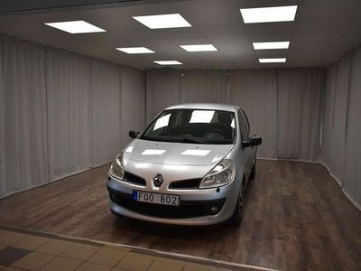 Ljusgrå Begagnad 2007 Renault Clio II Halvkombi | 54 900 kr