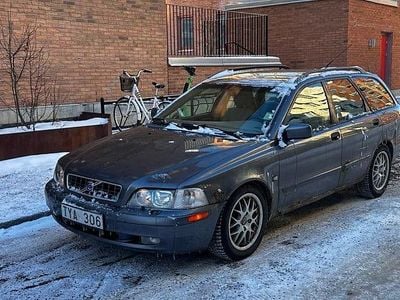 Grå Begagnad 2003 Volvo V40 Kombi | 10 000 kr