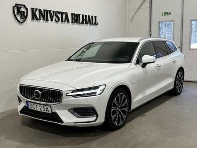Begagnad Volvo V60 Core 350 HK (257 kW) 2023 Vit Kombi
