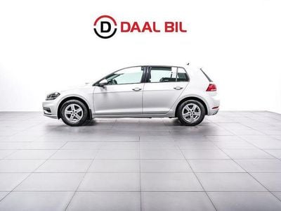 Vit Begagnad 2017 VW Golf VII Halvkombi | 169 700 kr (Marknadspris)