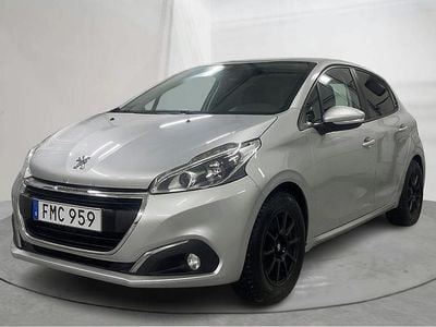 Ljusgrå Begagnad 2016 Peugeot 208 Halvkombi | 56 000 kr (Bra pris)