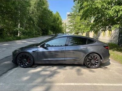 begagnad Tesla Model 3 Performance - låga mil