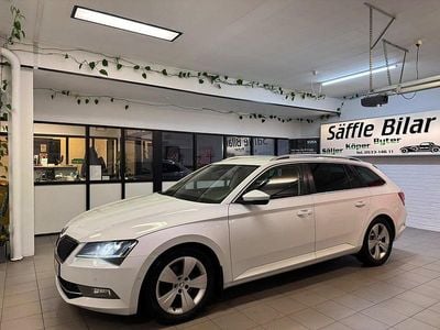 Vit Begagnad 2015 Skoda Superb Business Line Kombi | 139 900 kr (Marknadspris)