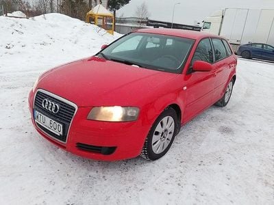 Begagnad Audi A3 Sportback Attraction 116 HK (85 kW) 2005 Röd Halvkombi