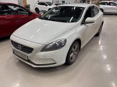 Vit Begagnad 2015 Volvo V40 Momentum Halvkombi | 89 000 kr (Marknadspris)