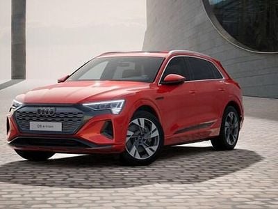 Begagnad Audi Q8 e-tron Proline 300 kW (408 HK) 2023 Soneiraröd metallic SUV