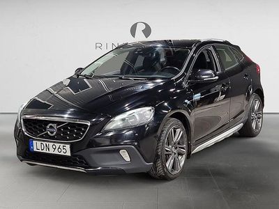 Svart Begagnad 2015 Volvo V40 Halvkombi | 159 900 kr (Lite dyr)