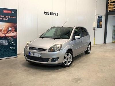 Begagnad Ford Fiesta 80 HK (58 kW) 2008 Grå Halvkombi