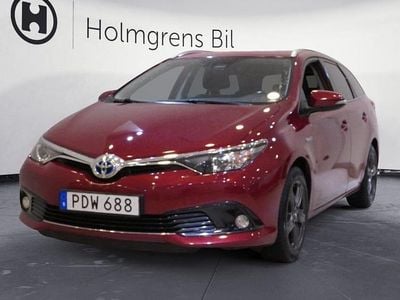 Begagnad Toyota Auris Hybrid Edition 99 HK (72 kW) 2016 Röd Kombi