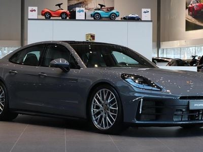 Ny Porsche Panamera 4 2026 Grå Sedan