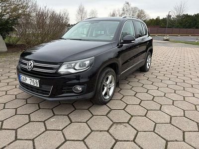 Svart Begagnad 2011 VW Tiguan Sportline SUV | 108 900 kr (Marknadspris)