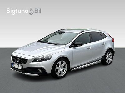 Silver Begagnad 2013 Volvo V40 CC Momentum Kombi | 159 900 kr (Marknadspris)