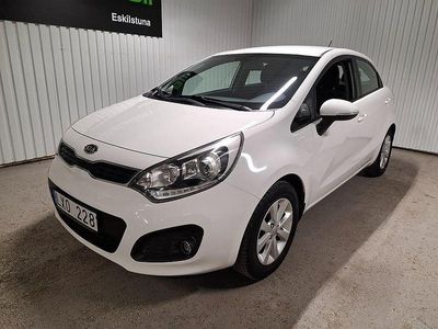 Vit Begagnad 2011 Kia Rio Halvkombi | 74 900 kr (Marknadspris)