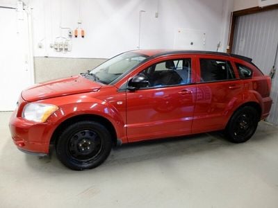 Begagnad Dodge Caliber 161 HK (118 kW) 2008 Mörkröd Halvkombi