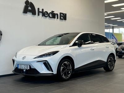 Begagnad MG MG4 EV Luxury 150 kW (204 HK) 2023 Vit Halvkombi