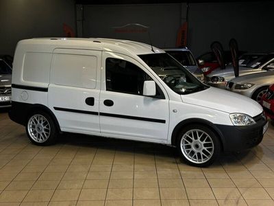 begagnad Opel Combo Van IP 1.3 CDTI ecoFLEX 75hk Drag