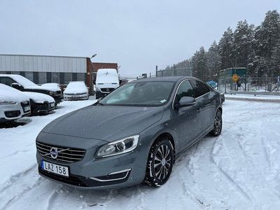 begagnad Volvo S60 D2 120hk Momentum Dragkrok Välservad Välvårdad