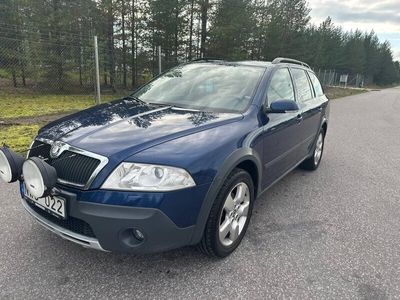 begagnad Skoda Octavia Scout 2.0 TDI 4x4 140hk