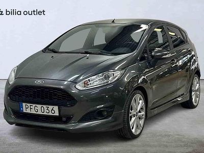 Grå Begagnad 2017 Ford Fiesta Halvkombi | 99 900 kr