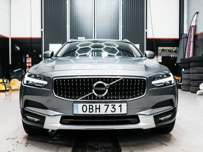 begagnad Volvo V90 CC D5 AWD Momentum | 1 års garanti.hemlev