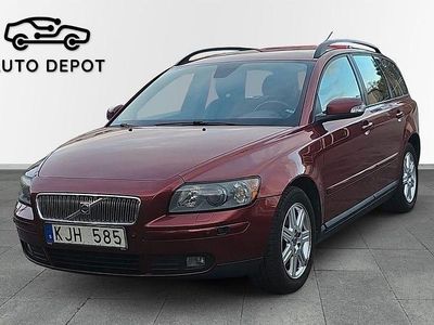 Begagnad Volvo V50 Momentum 170 HK (125 kW) 2006 Röd Kombi