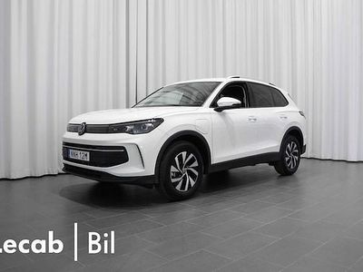 Vit (pure white) Ny 2025 VW Tiguan Life SUV | 549 500 kr (Marknadspris)