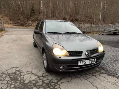 Begagnad 2003 Renault Clio II Halvkombi | 16 400 kr (Marknadspris)