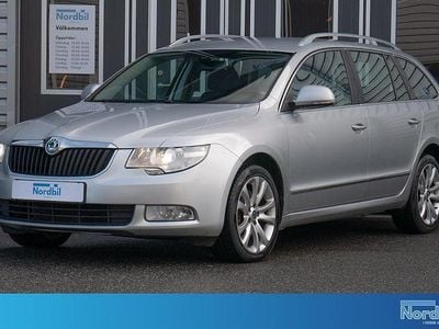 Begagnad Skoda Superb Ambition 140 HK (102 kW) 2012 Silver Kombi