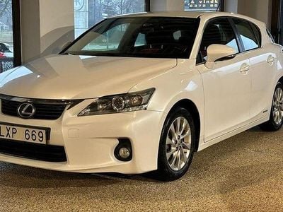 Begagnad Lexus CT200h Executive Line 135 HK (99 kW) 2011 Vit Halvkombi