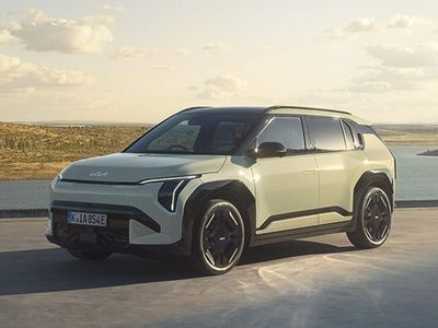Blå Begagnad 2024 Kia EV3 SUV | 508 300 kr (Marknadspris)