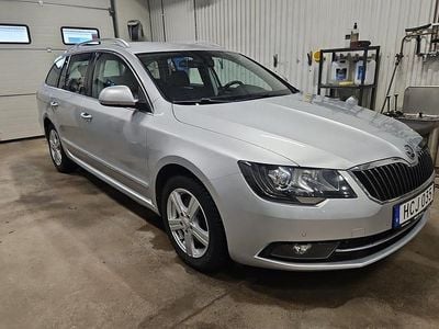 Begagnad Skoda Superb Elegance 170 HK (125 kW) 2015 Silver Kombi
