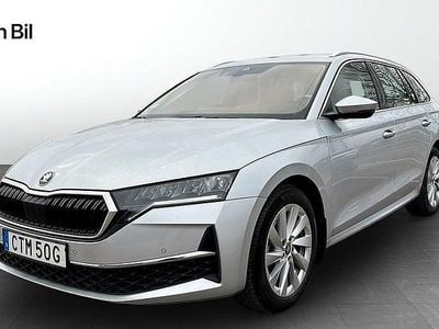 Brilliant silver metallic Begagnad 2025 Skoda Octavia Selection Kombi | 299 900 kr (Marknadspris)