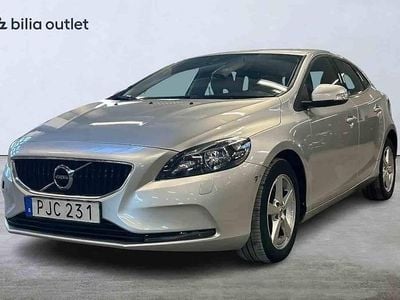 Begagnad Volvo V40 2017 Silver Halvkombi
