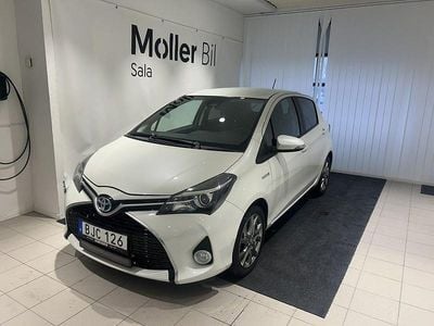 Grå Begagnad 2017 Toyota Yaris Hybrid | 119 000 kr (Superpris)