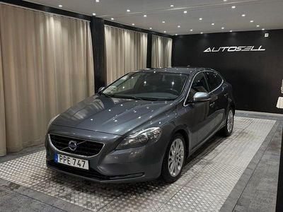 Grå Begagnad 2014 Volvo V40 Momentum Halvkombi | 74 900 kr (Marknadspris)