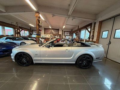 Begagnad Ford Mustang GT 305 HK (224 kW) 2006 Silver Cab