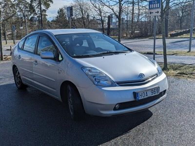 begagnad Toyota Prius 1.5 VVT-i + 3CM CVT Euro 4