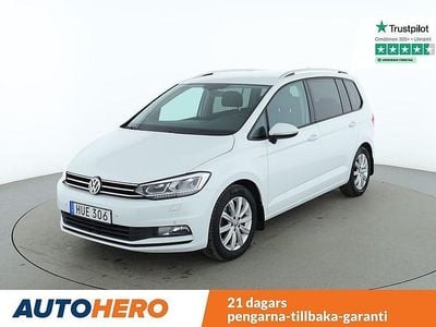 Vit Begagnad 2015 VW Touran Minibuss | 153 000 kr