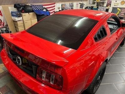 Begagnad Ford Mustang GT 305 HK (224 kW) 2005 Ljusröd (röd) Sportkupé