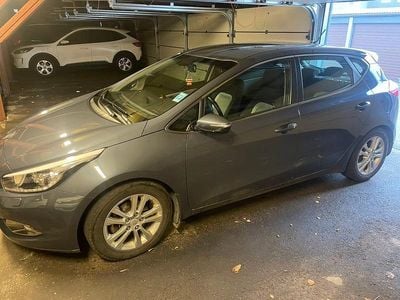 Blåmetallic Begagnad 2013 Kia Ceed Halvkombi | 76 000 kr (Bra pris)