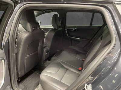 Grå Begagnad 2018 Volvo V60 CC Standard Kombi | 259 000 kr (Bra pris)