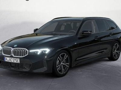 Svart (safirsvart metallic) Ny 2025 BMW 330e Efficient Dynamics Kombi | 643 700 kr (Marknadspris)