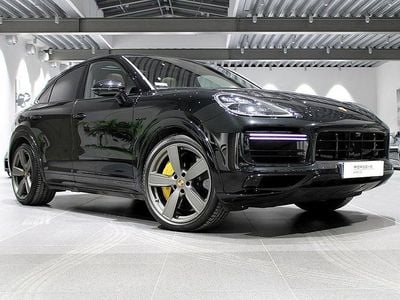 Svart Begagnad 2022 Porsche Cayenne Turbo S SUV | 1 245 000 kr