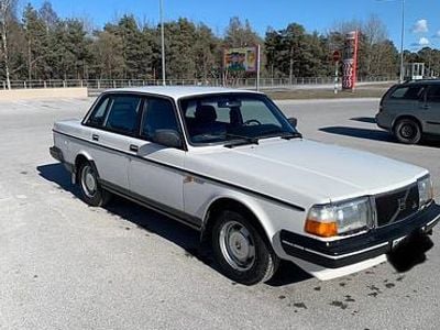 Begagnad 1987 Volvo 240 Sedan | 78 500 kr